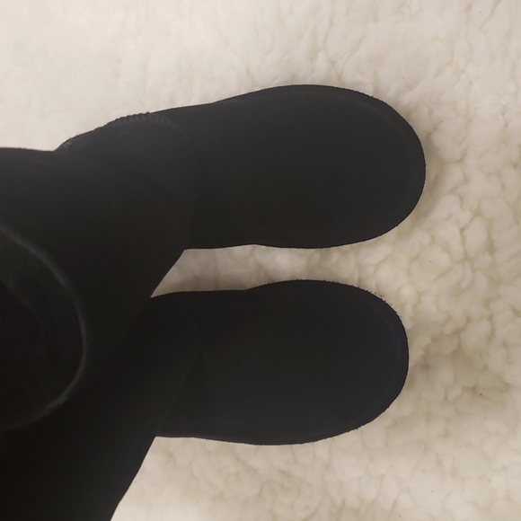 Bearpaw boots Size 7 - Picture 4 of 9